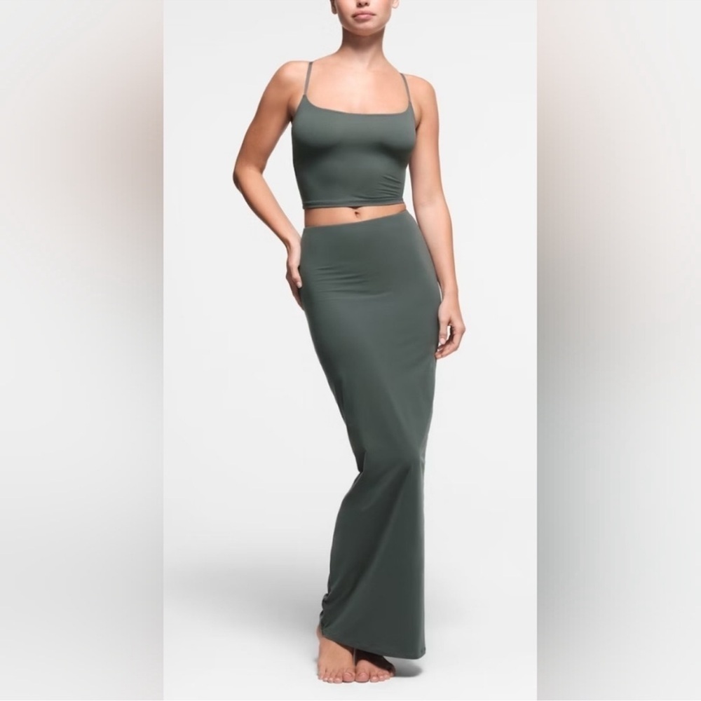 - Skims Fits (B17) Everybody Long Maxi Skirt Deep Sea Gray large NWT